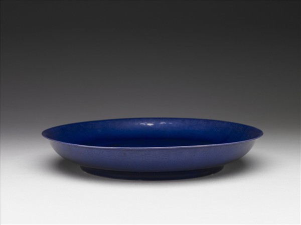 霽青釉暗龍紋盤