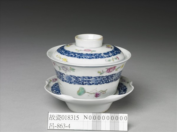 青花粉彩帶托蓋碗