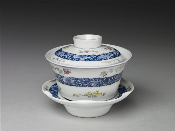 青花粉彩帶托蓋碗