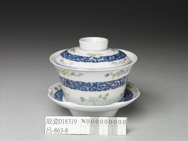 青花粉彩帶托蓋碗