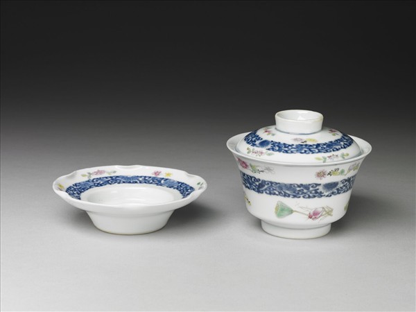 青花粉彩帶托蓋碗