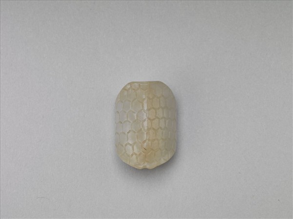 龜甲形玉墜