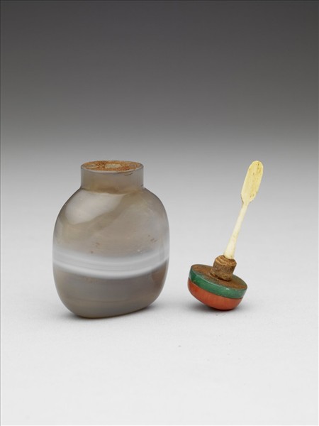 天然玉帶紋瑪瑙鼻煙壺