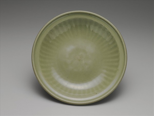 龍泉窯 青瓷菊瓣紋盤