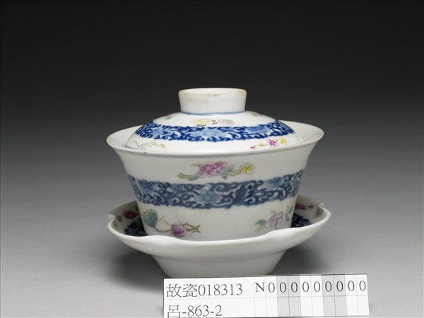 青花粉彩帶托蓋碗