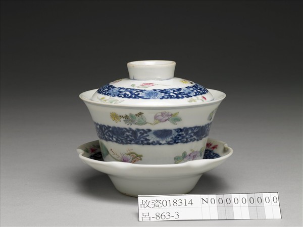 青花粉彩帶托蓋碗