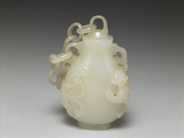 玉螭紋帶鍊鼻煙壺