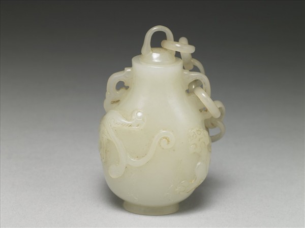玉螭紋帶鍊鼻煙壺