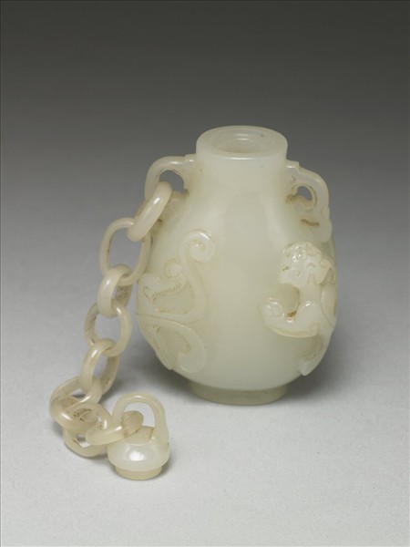 玉螭紋帶鍊鼻煙壺