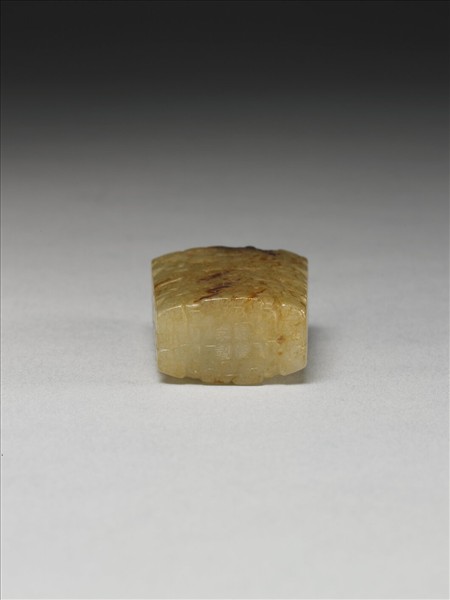 玉龍獸紋鼻煙壺