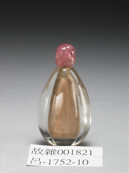 水晶瓜瓣鼻煙壺