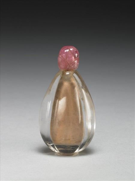 水晶瓜瓣鼻煙壺