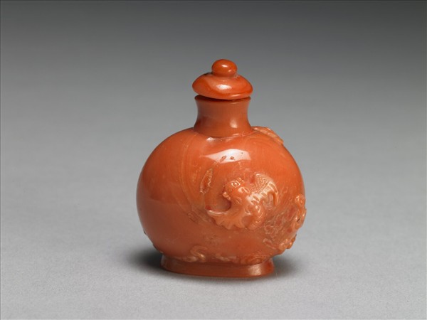 珊瑚蝙蝠祥雲鼻煙壺