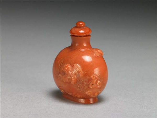 珊瑚蝙蝠祥雲鼻煙壺