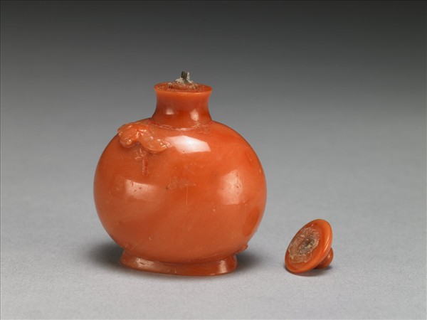 珊瑚蝙蝠祥雲鼻煙壺