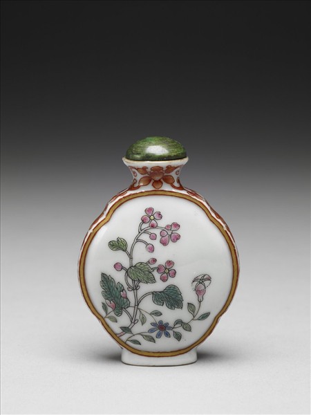 粉彩花卉紋鼻煙壺