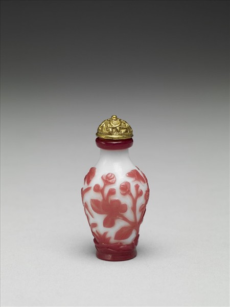 白套紅玻璃花蝶鼻煙壺