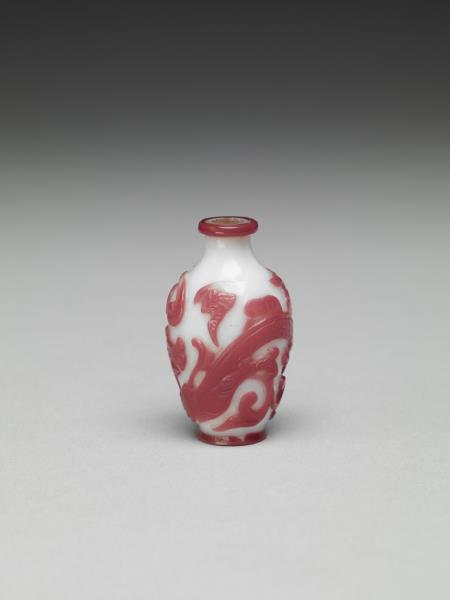 白套紫紅玻璃蟠螭鼻煙壺