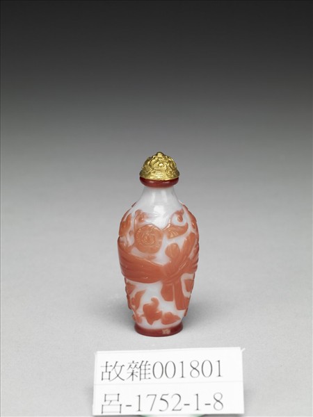 白套紅玻璃包袱紋鼻煙壺