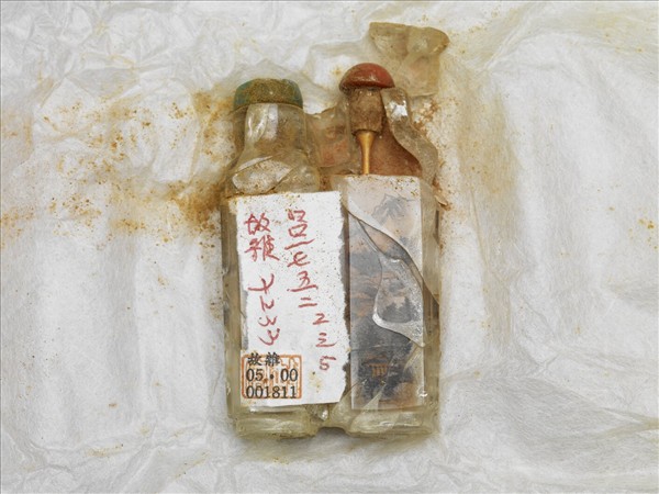 內繪山水鼻煙壺