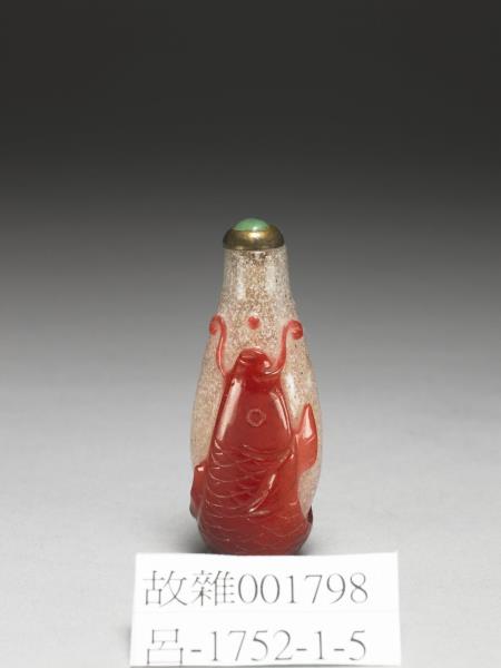 霏雪地套紅玻璃鯉魚戲珠鼻煙壺