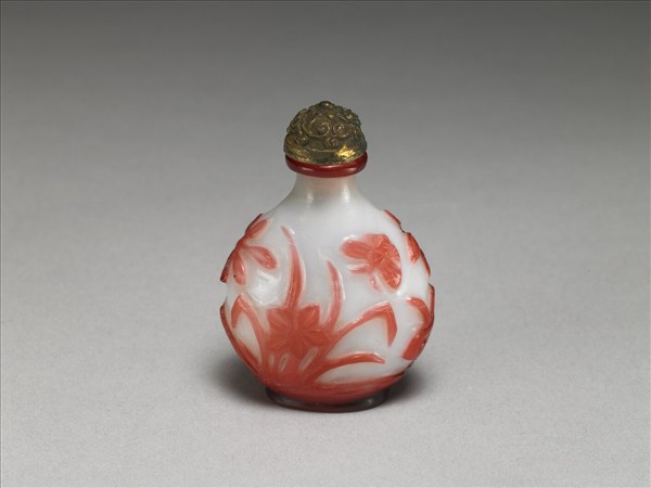 白套紅玻璃花蝶鼻煙壺