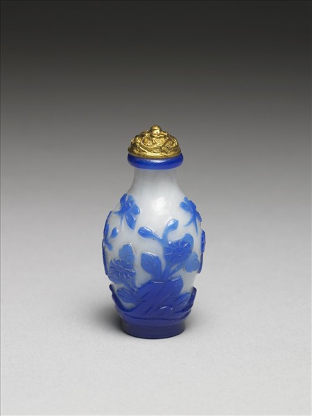 白套藍玻璃花蝶鼻煙壺