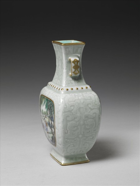 青瓷西洋人物圖雙耳方瓶