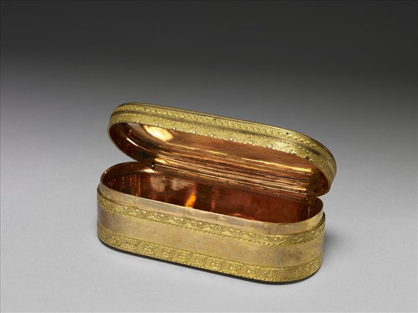 鍍金雕花嵌瑪瑙鼻煙盒