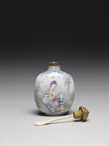 銅胎畫琺瑯杏柳春燕母子鼻煙壺