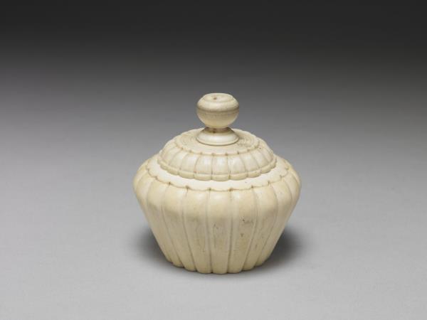 象牙菊花式蓋罐