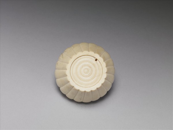 象牙菊花式蓋罐