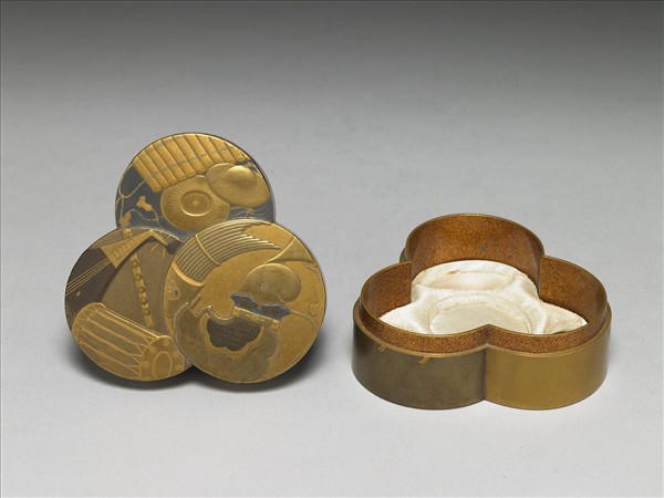 蒔繪樂器三聯圓盒