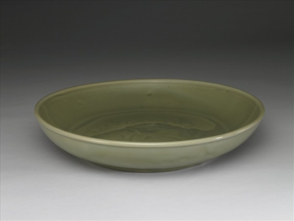 龍泉窯 青瓷劃花蓮荷紋盤