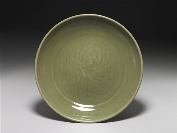 龍泉窯 青瓷劃花蓮荷紋盤