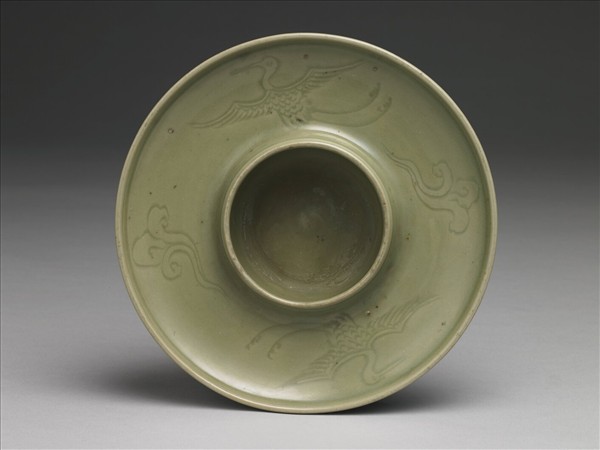 龍泉窯 青瓷劃花雲鶴紋碗托