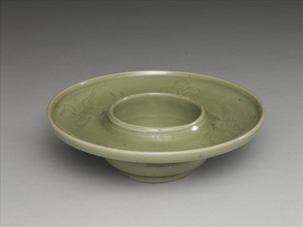 龍泉窯 青瓷劃花雲鶴紋碗托