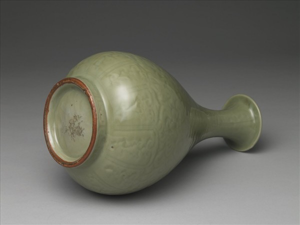 龍泉窯 青瓷劃花花卉紋玉壺春瓶