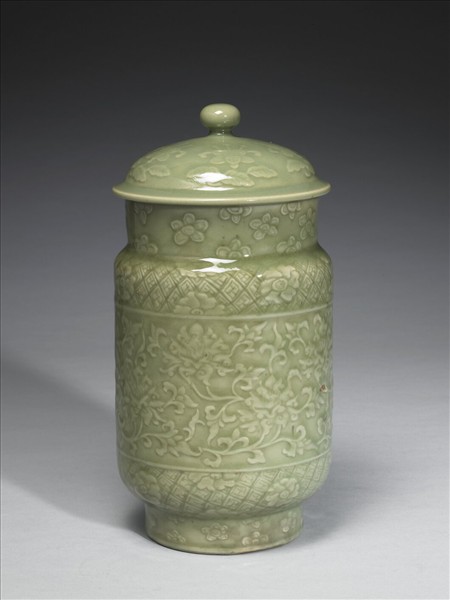 龍泉窯 青瓷拱花花卉紋壯罐