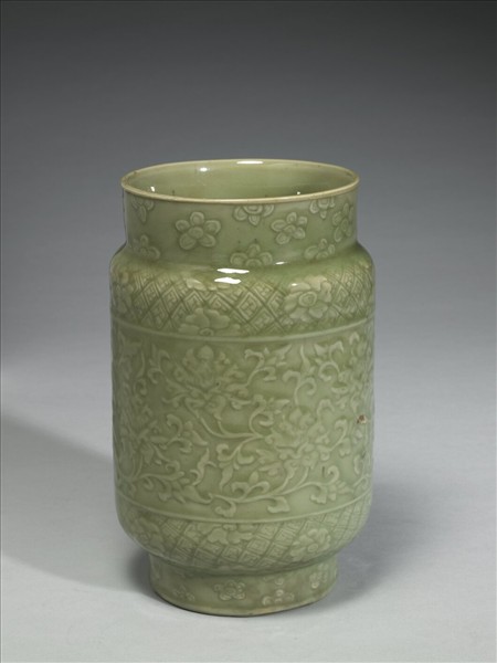 龍泉窯 青瓷拱花花卉紋壯罐