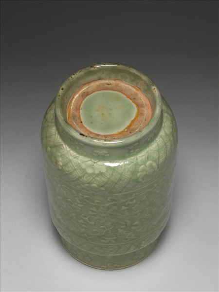 龍泉窯 青瓷拱花花卉紋壯罐