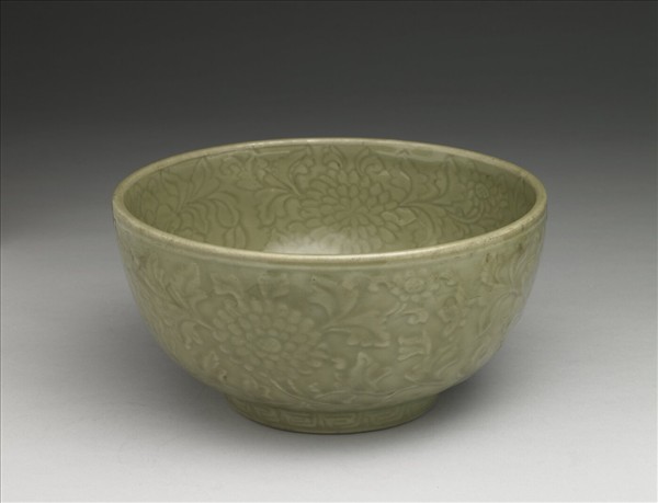 龍泉窯 青瓷刻花四季花卉紋碗