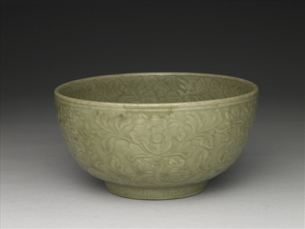 龍泉窯 青瓷刻花四季花卉紋碗