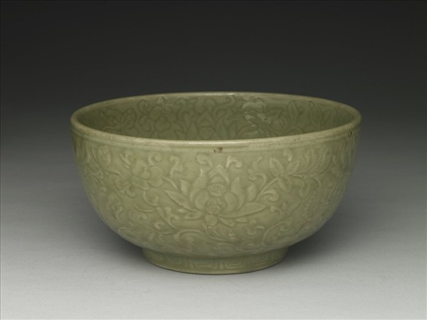 龍泉窯 青瓷刻花四季花卉紋碗