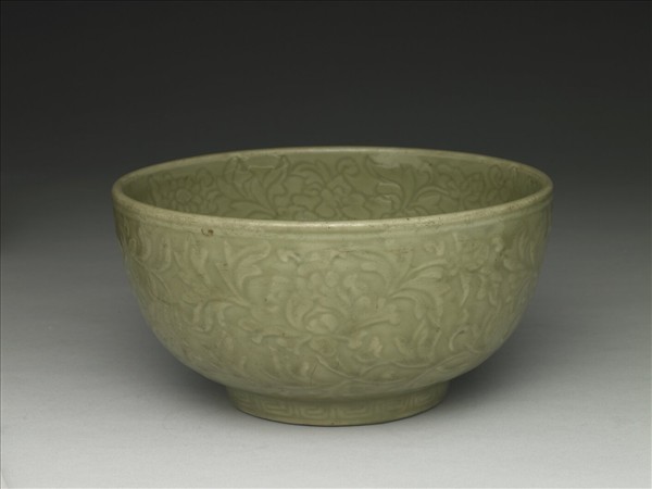 龍泉窯 青瓷刻花四季花卉紋碗