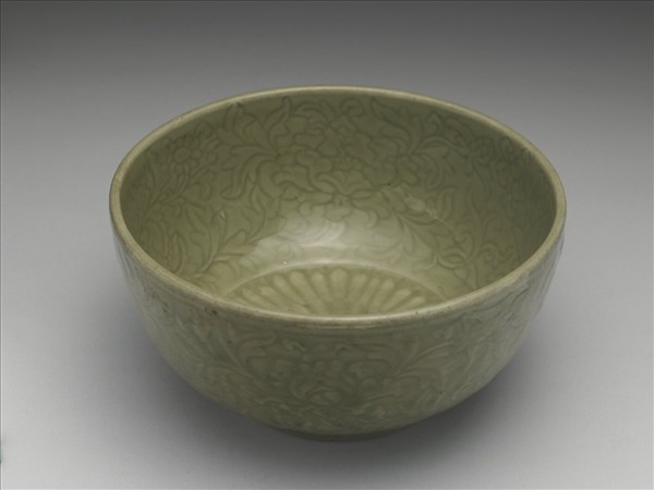 龍泉窯 青瓷刻花四季花卉紋碗