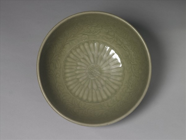 龍泉窯 青瓷刻花四季花卉紋碗