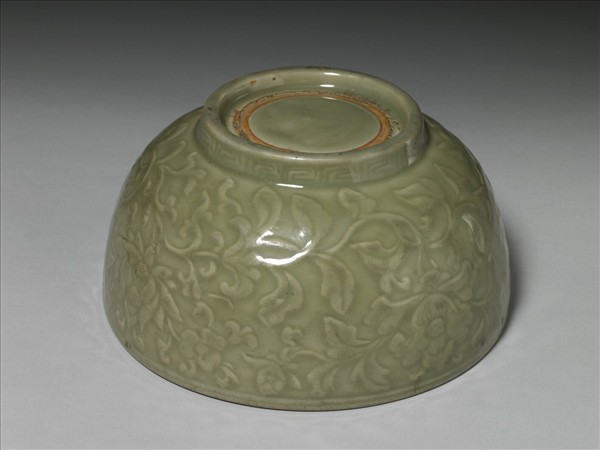 龍泉窯 青瓷刻花四季花卉紋碗