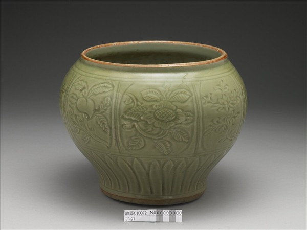 龍泉窯 青瓷劃花折枝花果紋罐