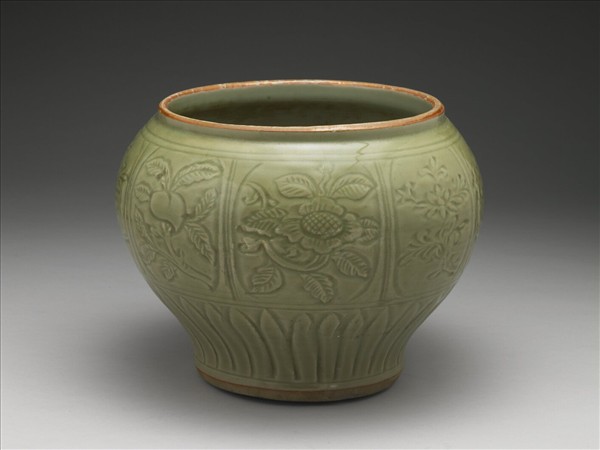 龍泉窯 青瓷劃花折枝花果紋罐